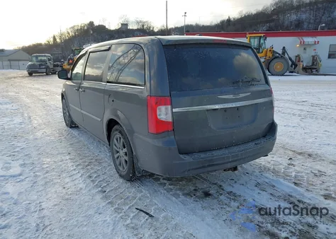 2015 Chrysler Town & Country S z USA, uszkodzony, nr VIN 2C4RC1HG7FR505912